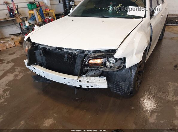 2C3CCABG3JH262181 2018 CHRYSLER 300 White Front view