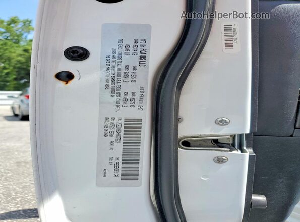 2C3CCABG4HH667623 2017 CHRYSLER 300 White Engine compartment view