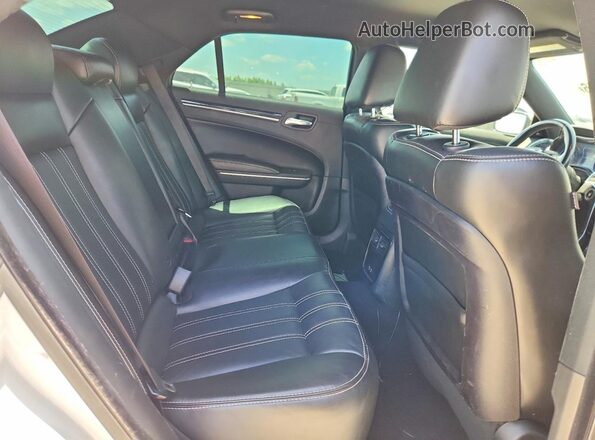 2C3CCABG6KH708082 2019 CHRYSLER 300 White Вид задніх сидінь