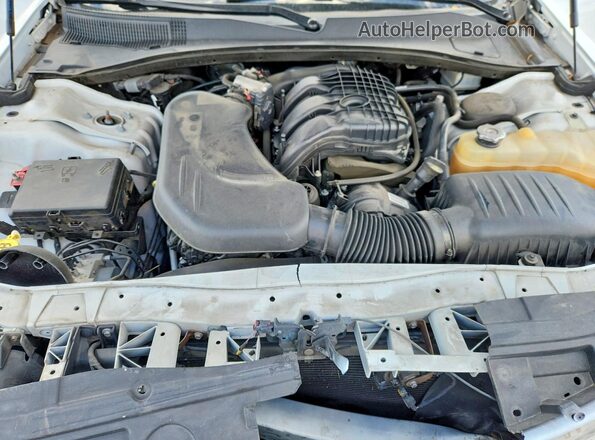 2C3CCABG6KH708082 2019 CHRYSLER 300 White Вид задньої частини салону