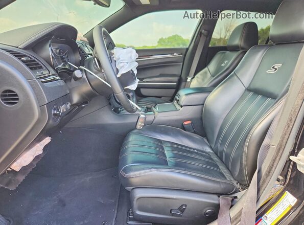 2C3CCABG6PH633259 2023 CHRYSLER 300 Black Вид салону спереду