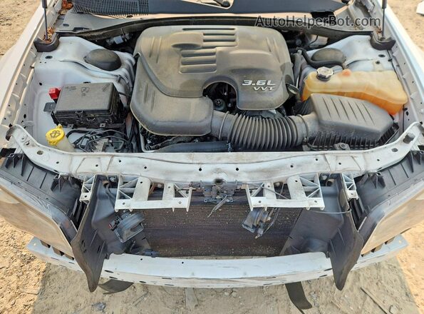 2C3CCABG7MH620189 2021 CHRYSLER 300 White Rear interior view