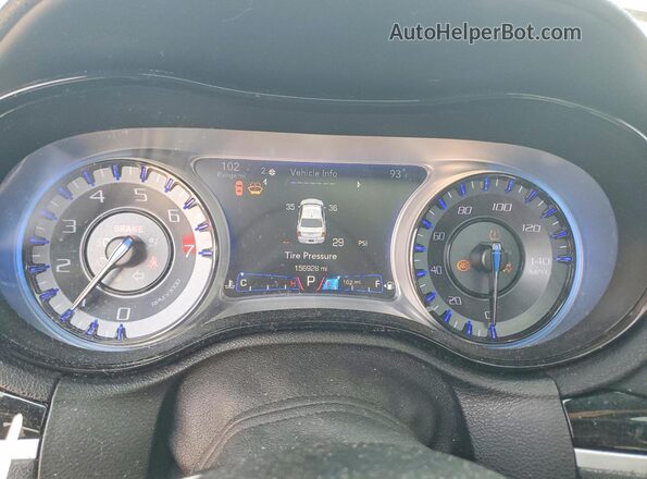 2C3CCABGXJH228898 2018 CHRYSLER 300 Gray ხელსაწყოთა პანელის ხედი