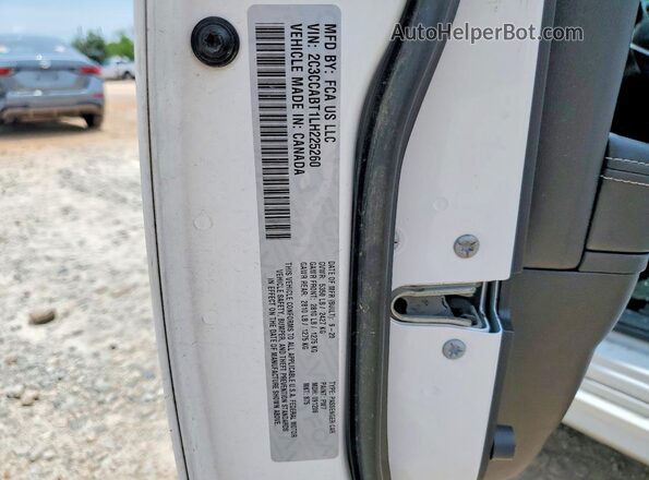 2C3CCABT1LH225260 2020 CHRYSLER 300 White Vista del compartimento del motor