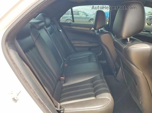 2C3CCABT1LH225260 2020 CHRYSLER 300 White Vista de los asientos traseros