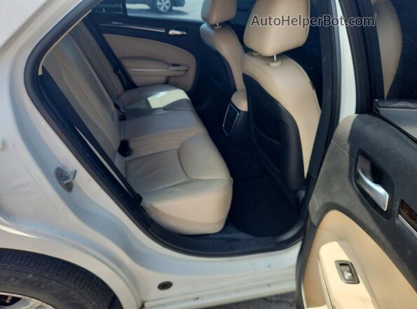 2C3CCAEG0HH564517 2017 CHRYSLER 300 Белый Вид задних сидений