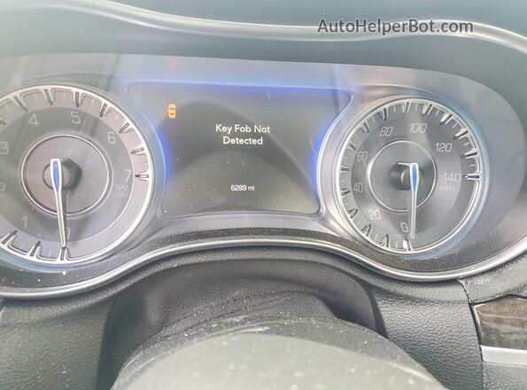 2C3CCAEG3JH190913 2018 CHRYSLER 300 Gray Instrument cluster view