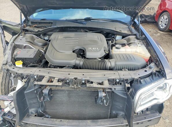 2C3CCAEG3JH190913 2018 CHRYSLER 300 Gray Rear interior view