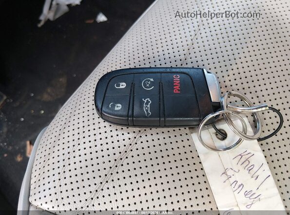2C3CCAEG5JH296411 2018 CHRYSLER 300 Silver Вид панелі приладів