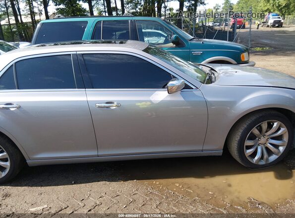 2C3CCAEG5JH296411 2018 CHRYSLER 300 Silver Вид задньої частини салону