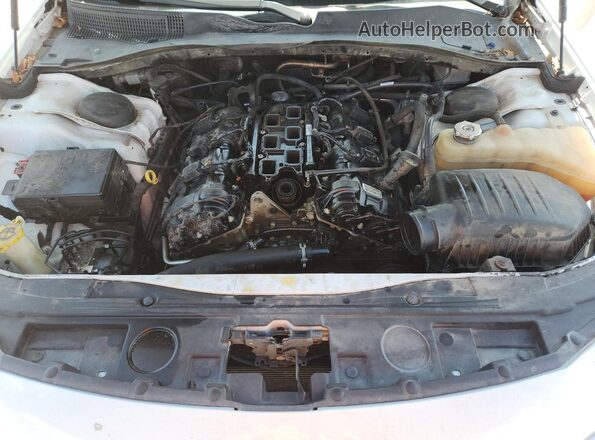 2C3CCAEG5KH634164 2019 CHRYSLER 300 White Rear interior view