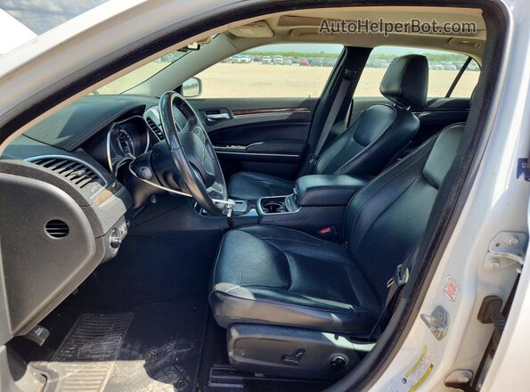 2C3CCAEG5KH634164 2019 CHRYSLER 300 White Front interior view