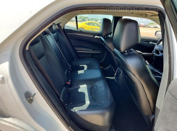 2C3CCAEG5KH634164 2019 CHRYSLER 300 White Rear seats view