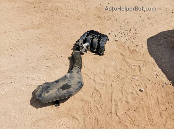 2C3CCAEG5KH634164 2019 CHRYSLER 300 White Engine compartment view