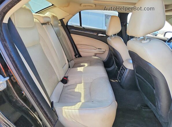 2C3CCAEG6HH580043 2017 CHRYSLER 300 Black Հետևի նստատեղերի տեսք