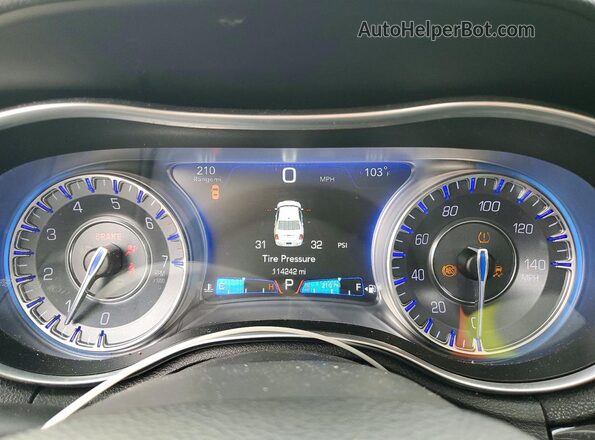 2C3CCAEG6JH137333 2018 CHRYSLER 300 Silver Widok zestawu wskaźników