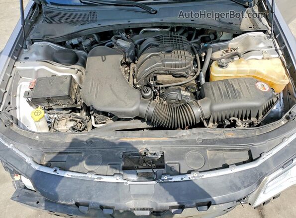 2C3CCAEG6JH137333 2018 CHRYSLER 300 Silver Widok wnętrza z tyłu