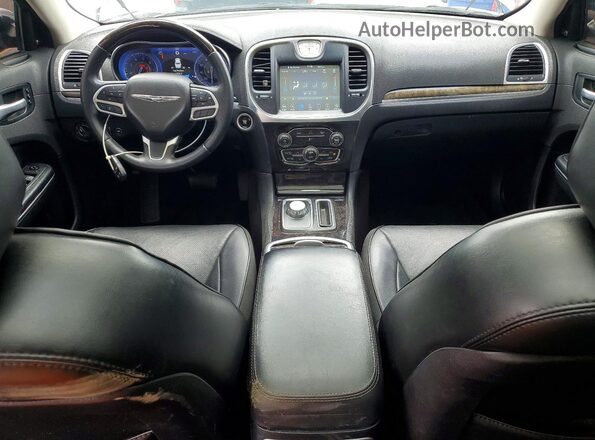 2C3CCAEG6JH137333 2018 CHRYSLER 300 Silver Widok deski rozdzielczej