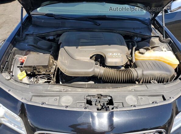 2C3CCAEG7HH668003 2017 CHRYSLER 300 Black უკანა სალონის ხედი