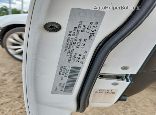 2C3CCAEG7JH142685 2018 CHRYSLER 300 White VIN sticker view