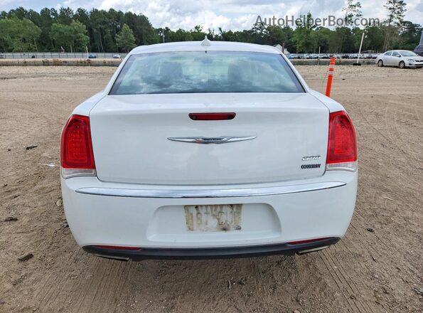 2C3CCAEG7JH142685 2018 CHRYSLER 300 White Rear view