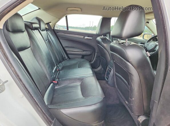 2C3CCAEG7JH142685 2018 CHRYSLER 300 White Rear seats view