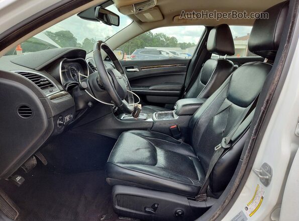 2C3CCAEG7JH142685 2018 CHRYSLER 300 White Front interior view