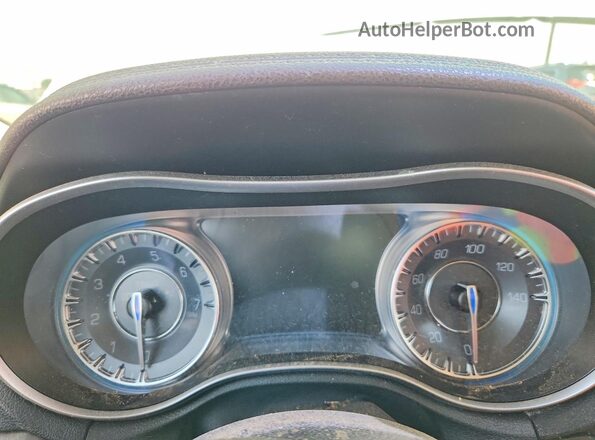 2C3CCAEG8GH282298 2016 CHRYSLER 300 Белый Вид щитка приборов