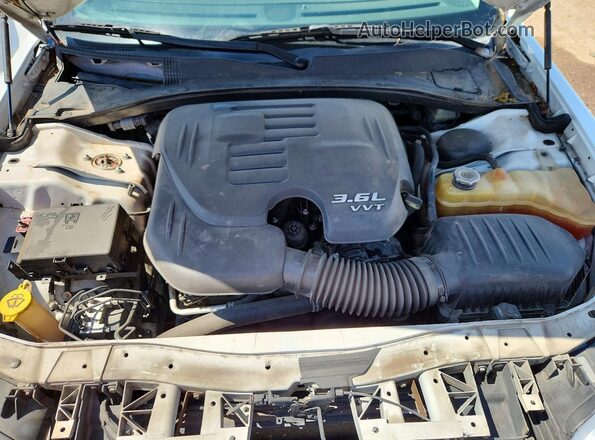 2C3CCAEG8GH282298 2016 CHRYSLER 300 Белый Вид задней части салона