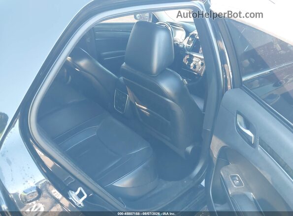 2C3CCAEG9JH136788 2018 CHRYSLER 300 Black VIN կոդի պիտակի տեսք