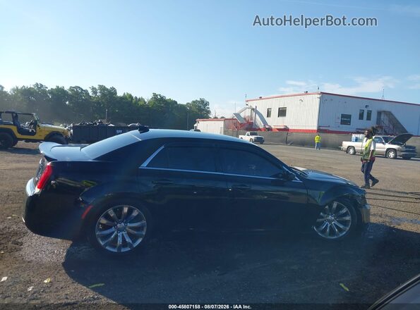 2C3CCAEG9JH136788 2018 CHRYSLER 300 Black Սալոնի հետևի տեսք