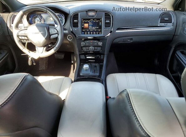 2C3CCAGG1JH141643 2018 CHRYSLER 300 Gray Widok deski rozdzielczej