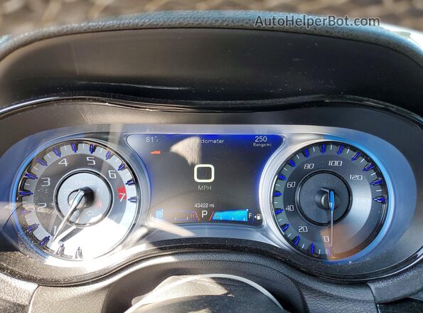 2C3CCAGG1JH141643 2018 CHRYSLER 300 Gray Widok zestawu wskaźników