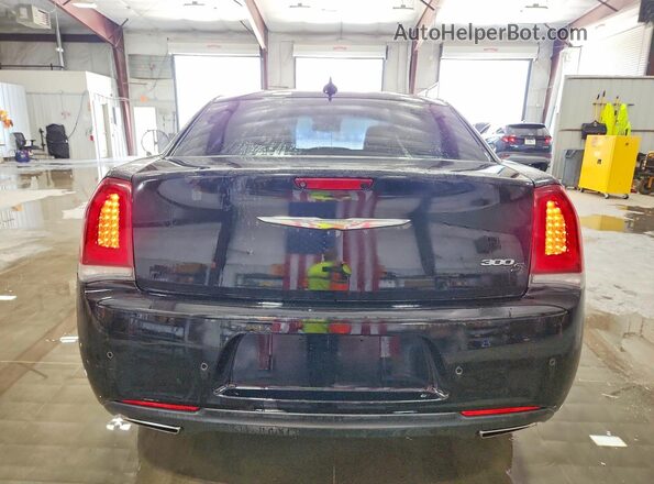 2C3CCAGG2JH321195 2018 CHRYSLER 300 Black უკანა ხედი