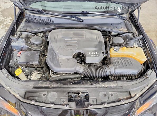 2C3CCAGG2JH321195 2018 CHRYSLER 300 Black უკანა სალონის ხედი