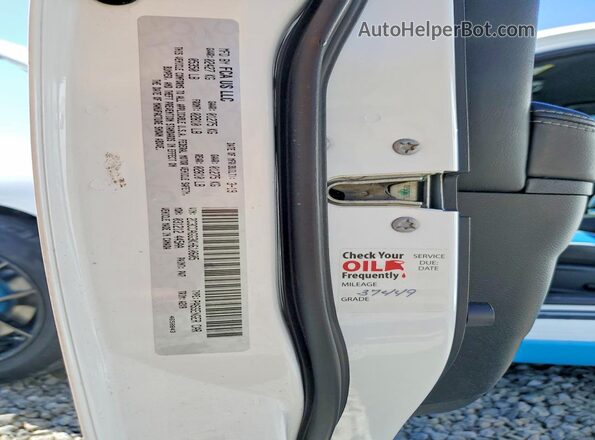 2C3CCAGG3KH610605 2019 CHRYSLER 300 White VIN sticker view