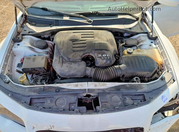 2C3CCAGG7KH640576 2019 CHRYSLER 300 White Widok wnętrza z tyłu