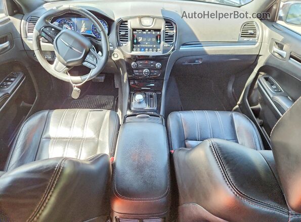 2C3CCAGG8KH561482 2019 CHRYSLER 300 Черный Вид панели приборов