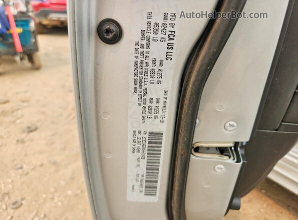 2C3CCAGGXKH573438 2019 CHRYSLER 300 Silver ძრავის განყოფილების ხედი
