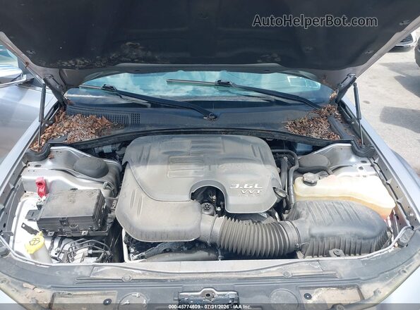2C3CCAKG3JH304560 2018 CHRYSLER 300 Серебряный Вид сзади