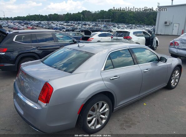 2C3CCAKG3JH304560 2018 CHRYSLER 300 Серебряный Вид спереди