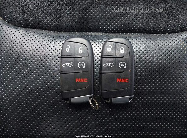 2C3CCAKG3JH304560 2018 CHRYSLER 300 Серебряный Вид панели приборов