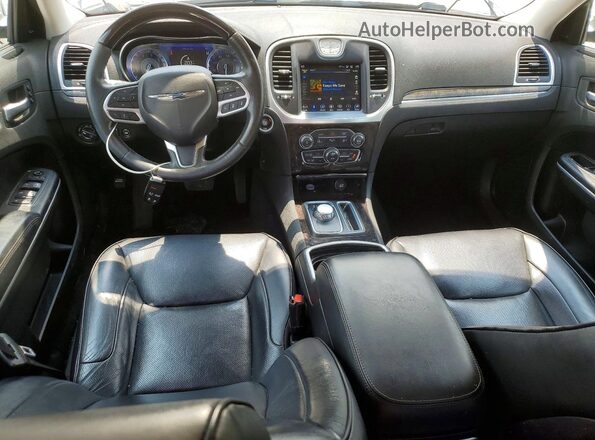 2C3CCAKG4KH706234 2019 CHRYSLER 300 Серебряный Вид панели приборов