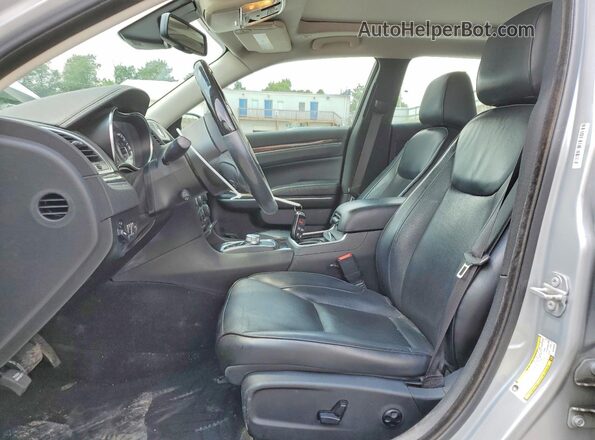 2C3CCAKG4KH706234 2019 CHRYSLER 300 Серебряный Вид салона спереди