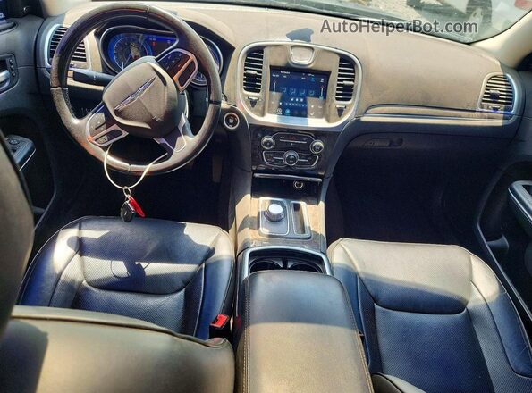 2C3CCAKG7HH616777 2017 CHRYSLER 300 Черный Вид панели приборов