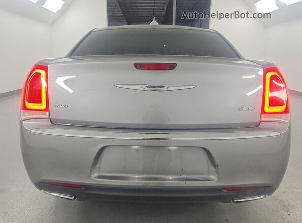 2C3CCAKG7JH165386 2018 CHRYSLER 300 Gray Rear view