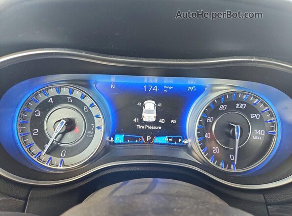 2C3CCAKG8KH689941 2019 CHRYSLER 300 Gray ხელსაწყოთა პანელის ხედი