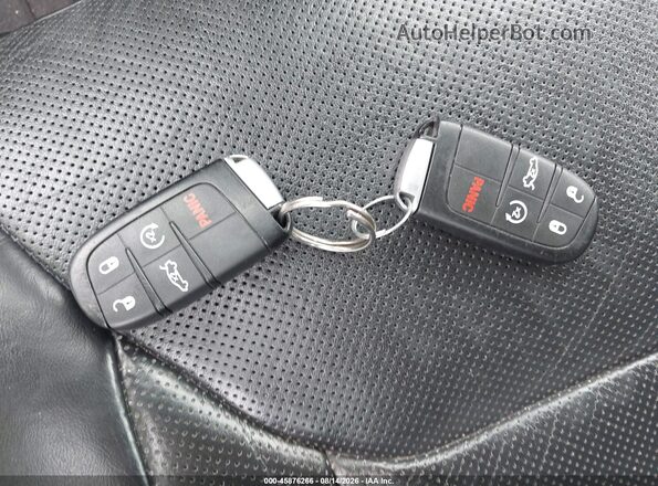 2C3CCAKG9JH177197 2018 CHRYSLER 300 Red Vista del salpicadero