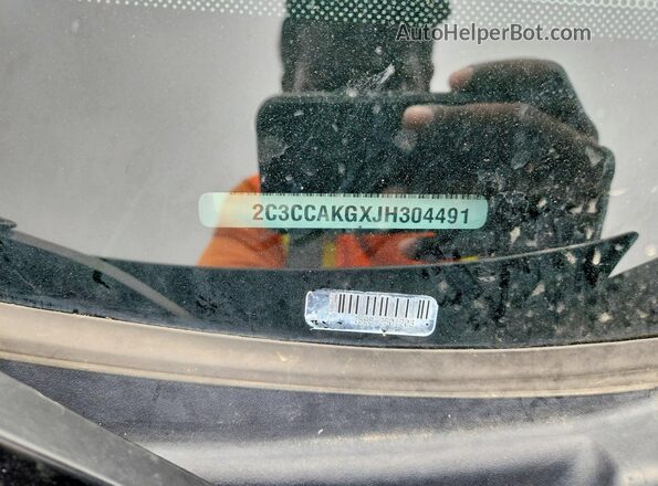 2C3CCAKGXJH304491 2018 CHRYSLER 300 Silver Widok naklejki z numerem VIN