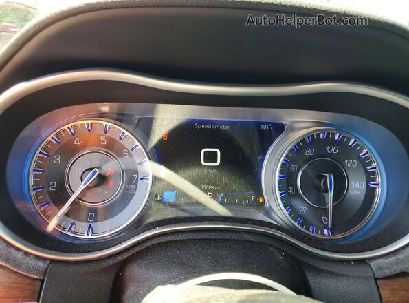 2C3CCAPG8HH661526 2017 CHRYSLER 300 Белый Вид щитка приборов